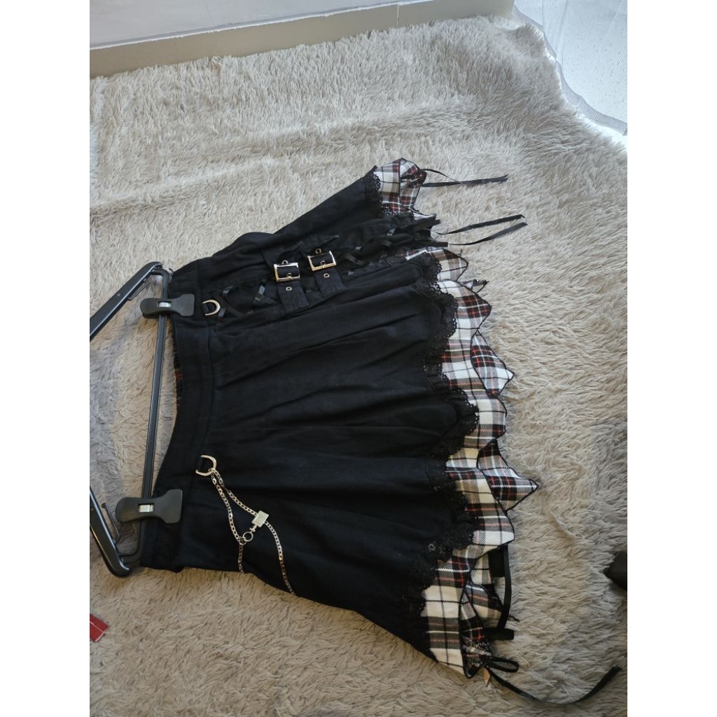 Bodyline mini skirt black plated cross chain