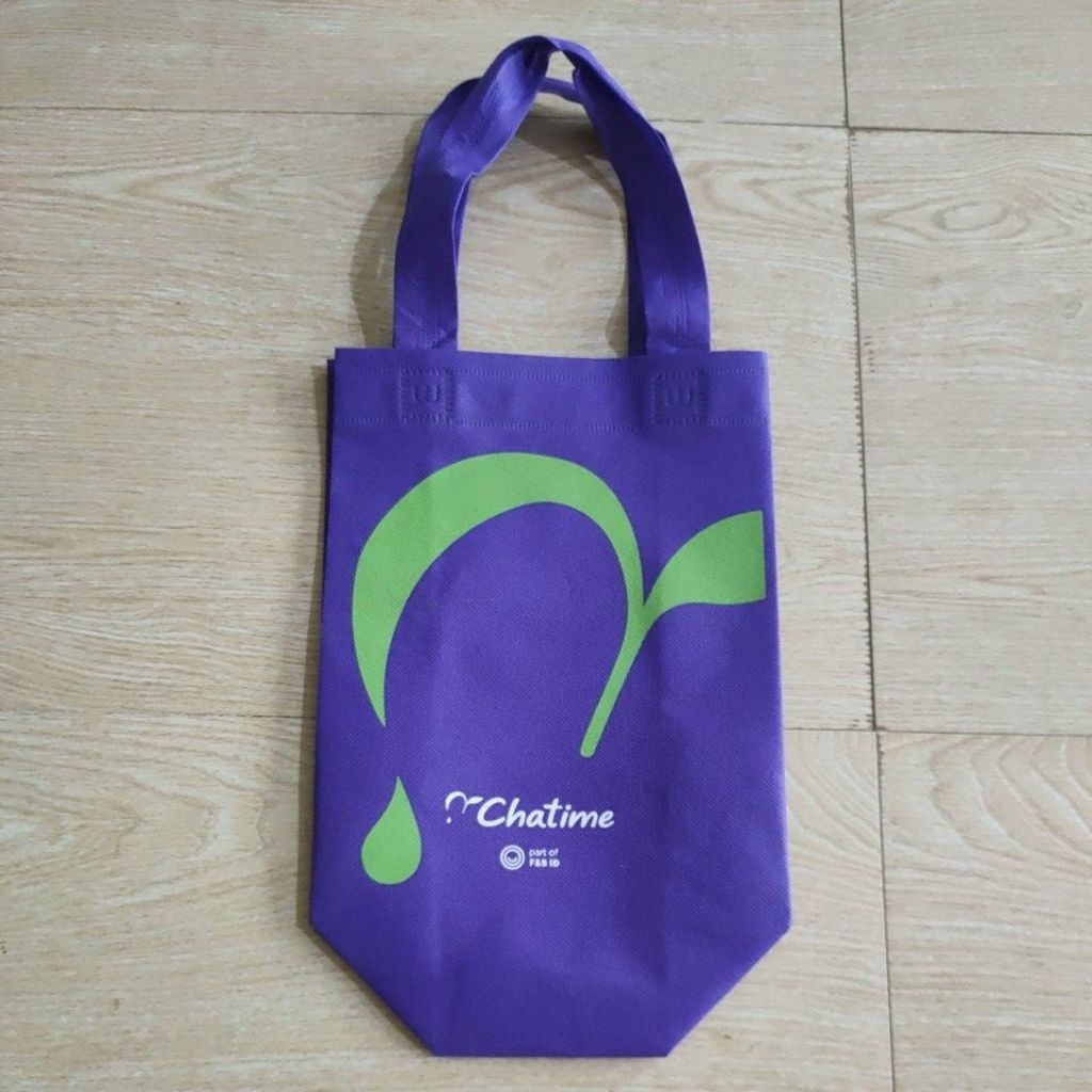 

Tas Chatime kecil ukuran 11 x 20 x 26 reusable dengan kondisi sangat baik.