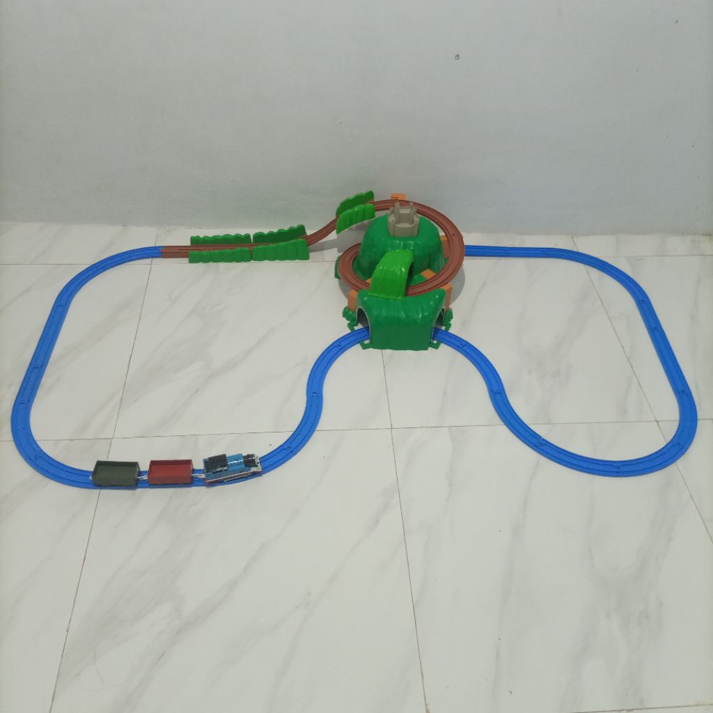 Takara Tomy Plarail - Thomas the Tank Engine Mountain Set