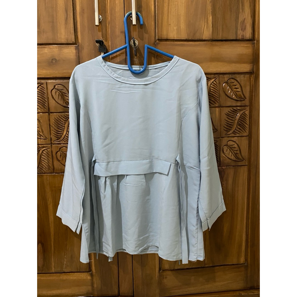 Blouse biru muda