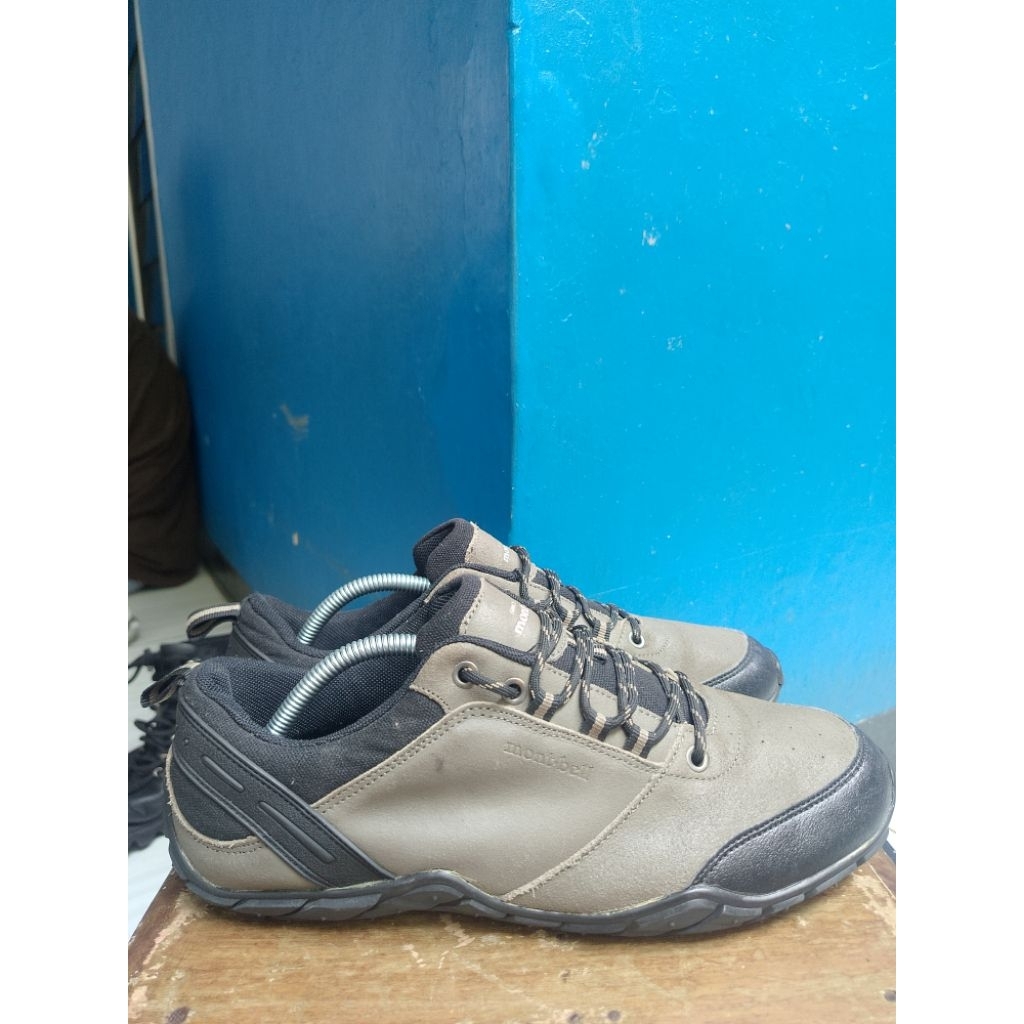 Sepatu outdoor second Montbell size 43