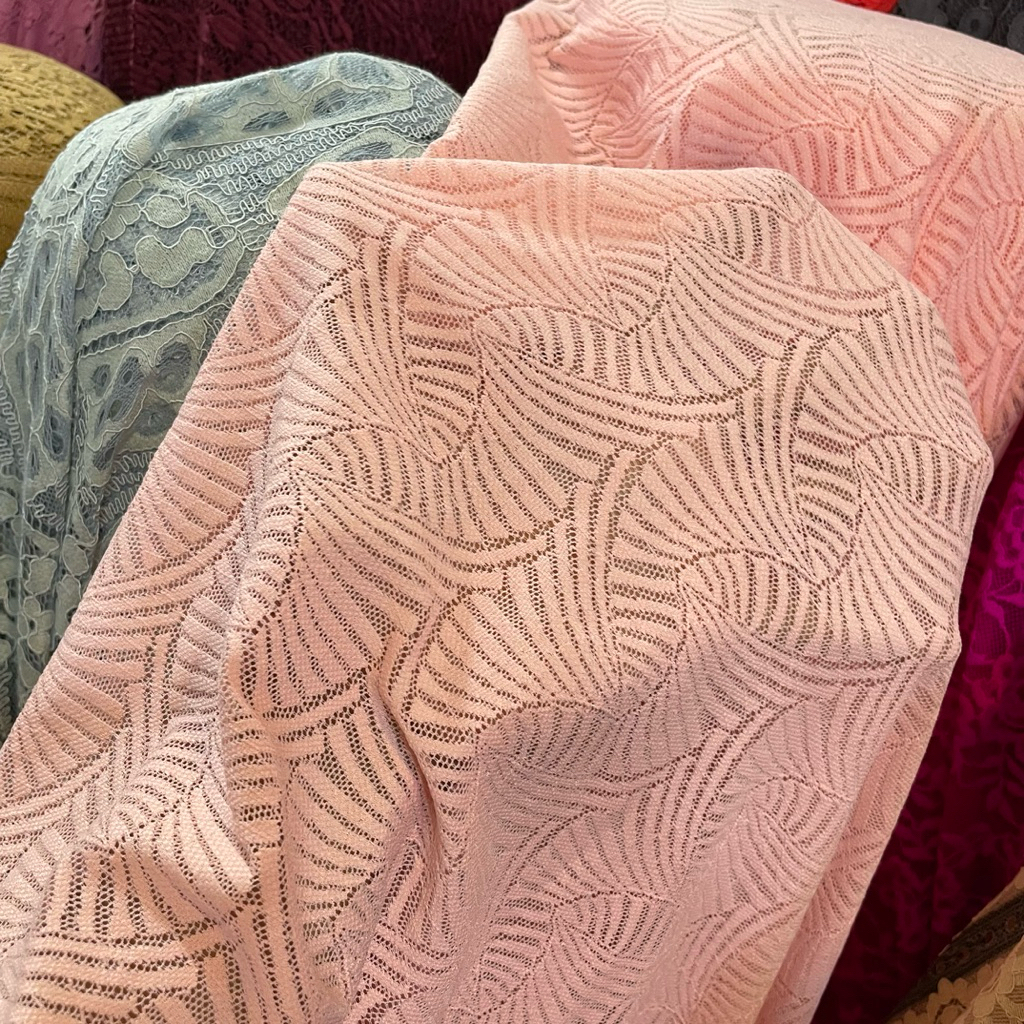 kain semi prada - kain brokat street - kain brokat motif etnik premium - warna pink pastel aur