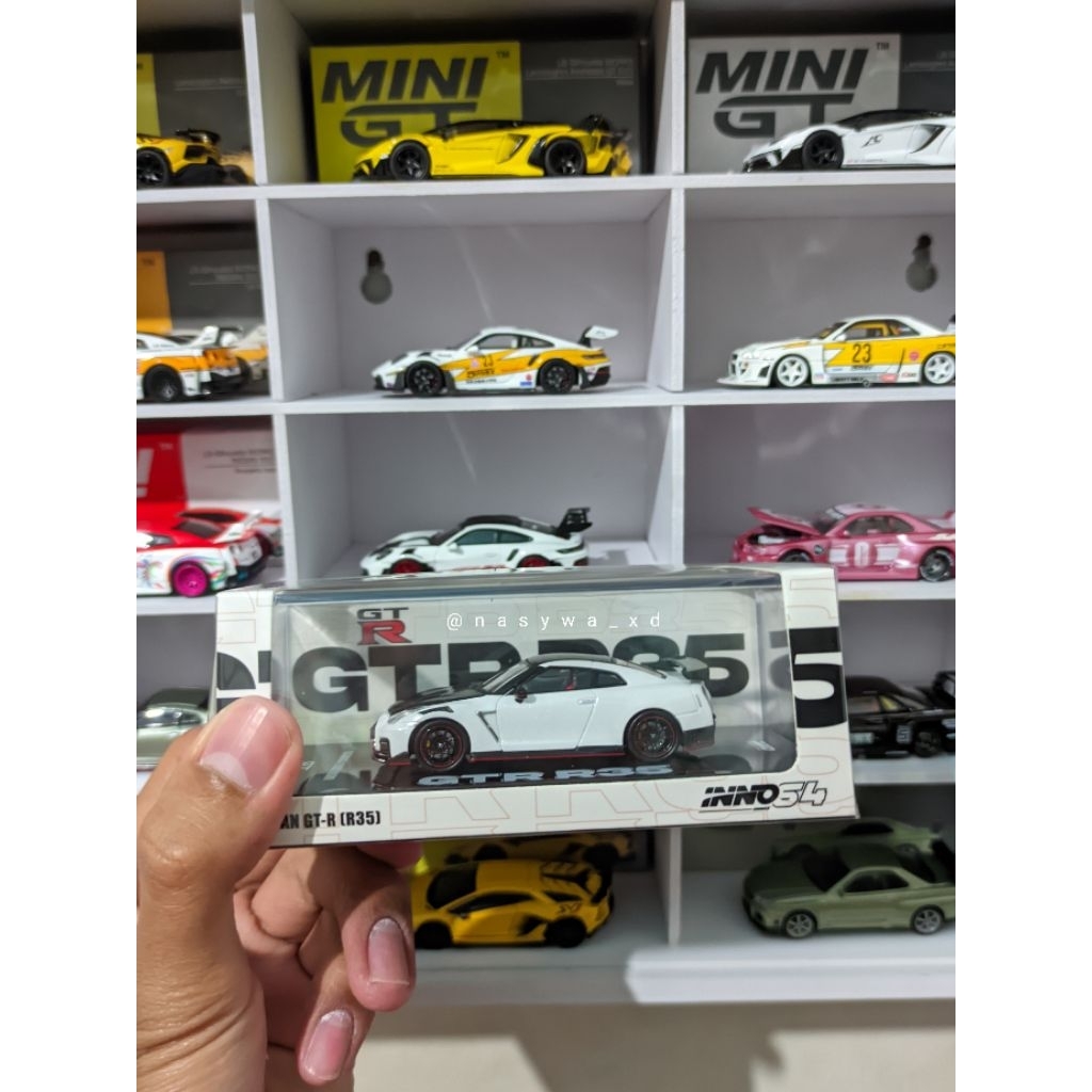 inno64 Nissan GT-R R35 Nismo putih white