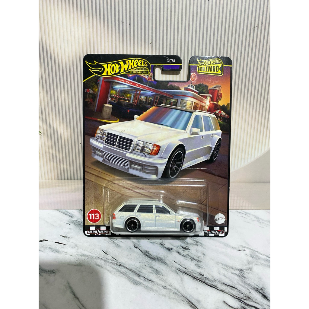 Hot Wheels Premium Mercedes-Benz E36 AMG
