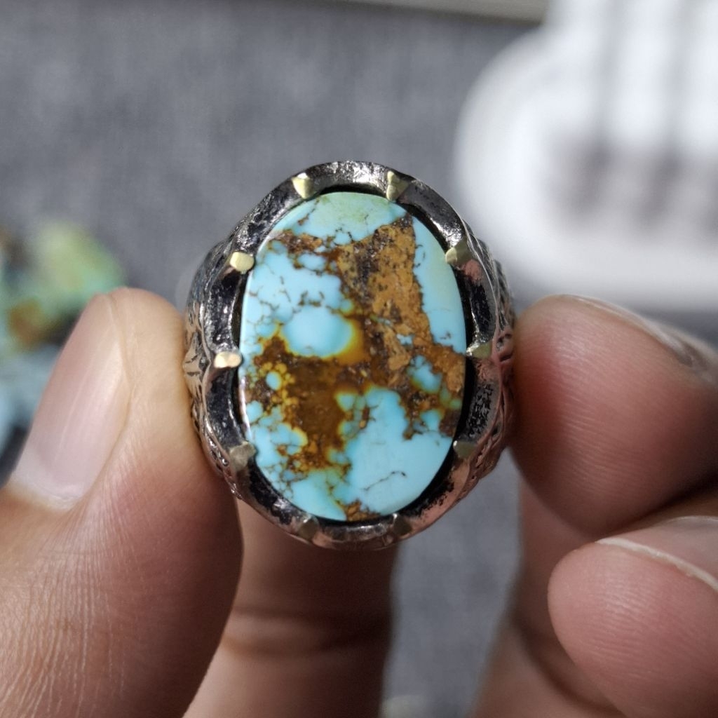 Pirus Persia motif gambar binatang