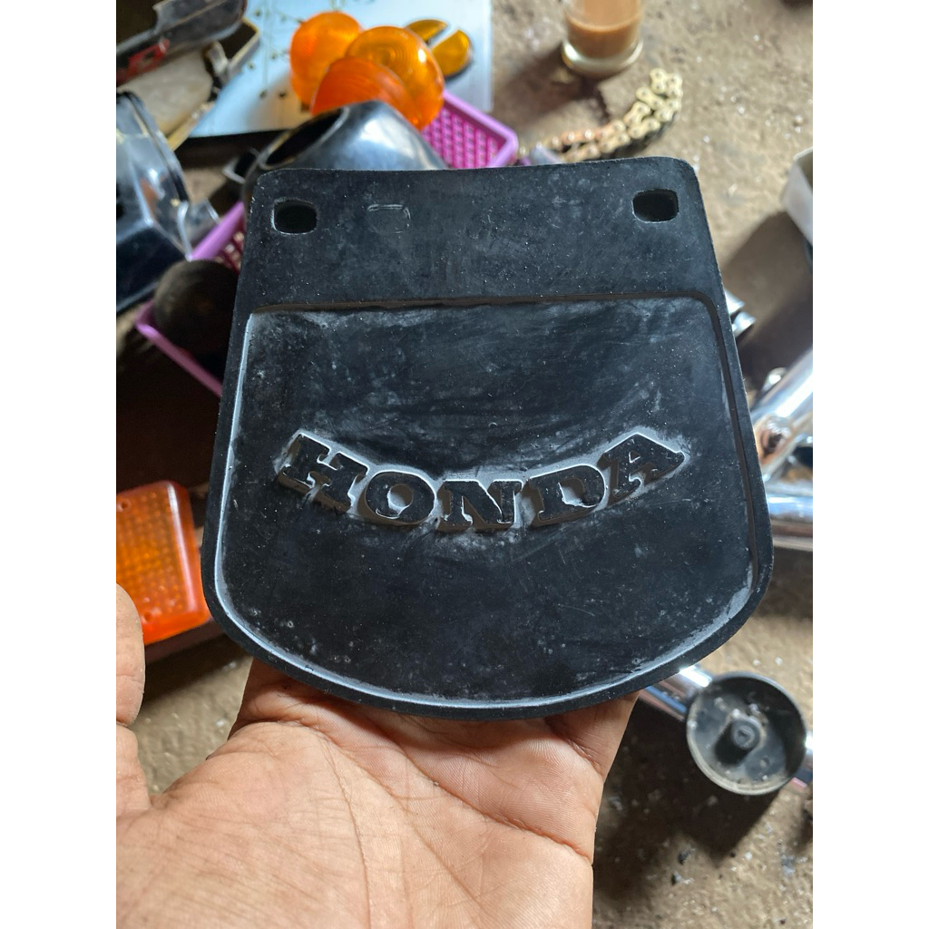 Kepetan slebor depan gl 100 original honda