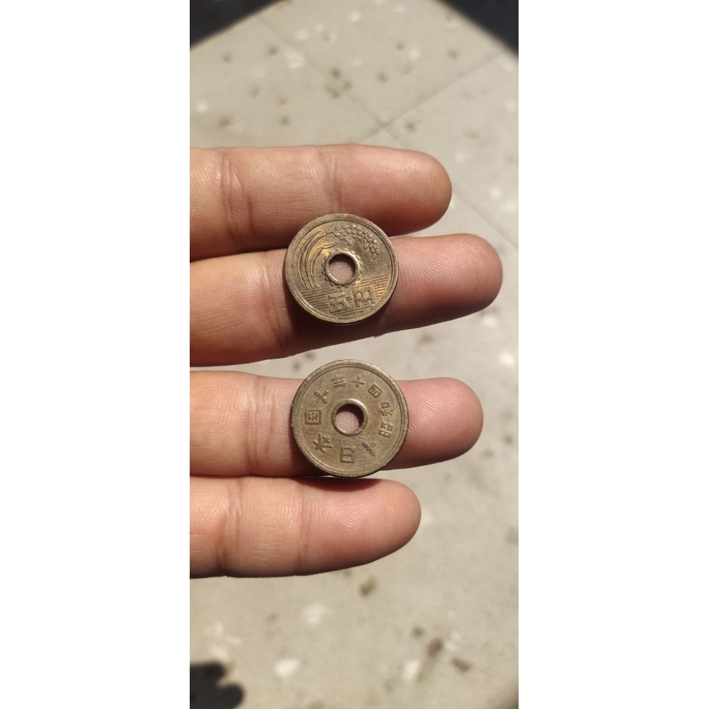 Borongan 2Bh Japan Lucky 5 Yen Showa Choice Of Year 1950 - Preloved Vintage