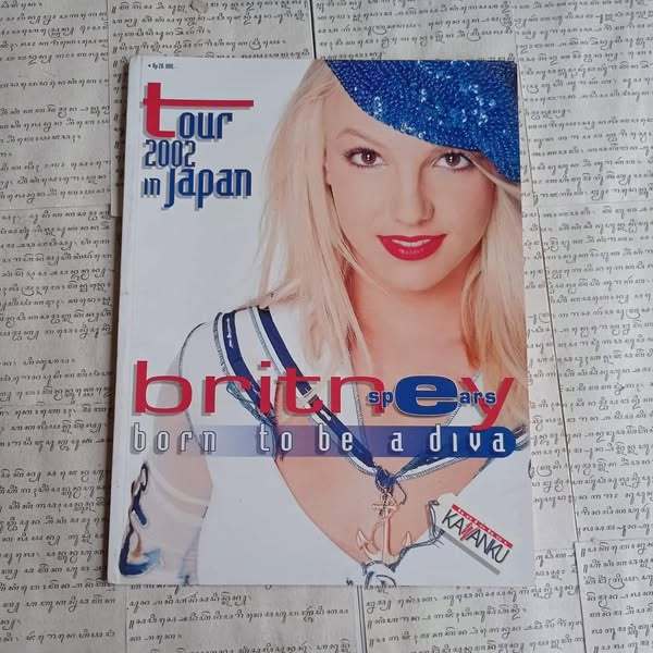 MAJALAH KAWANKU - BRITNEY SPEARS TOUR 2002 IN JAPAN