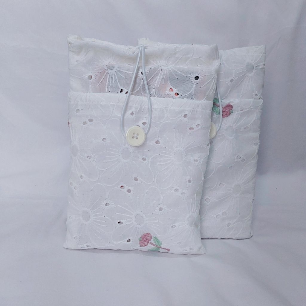 

Book Sleeve Small | Kantong Buku Kain | Pouch Novel - Motif Bunga Bordir Putih Ungu