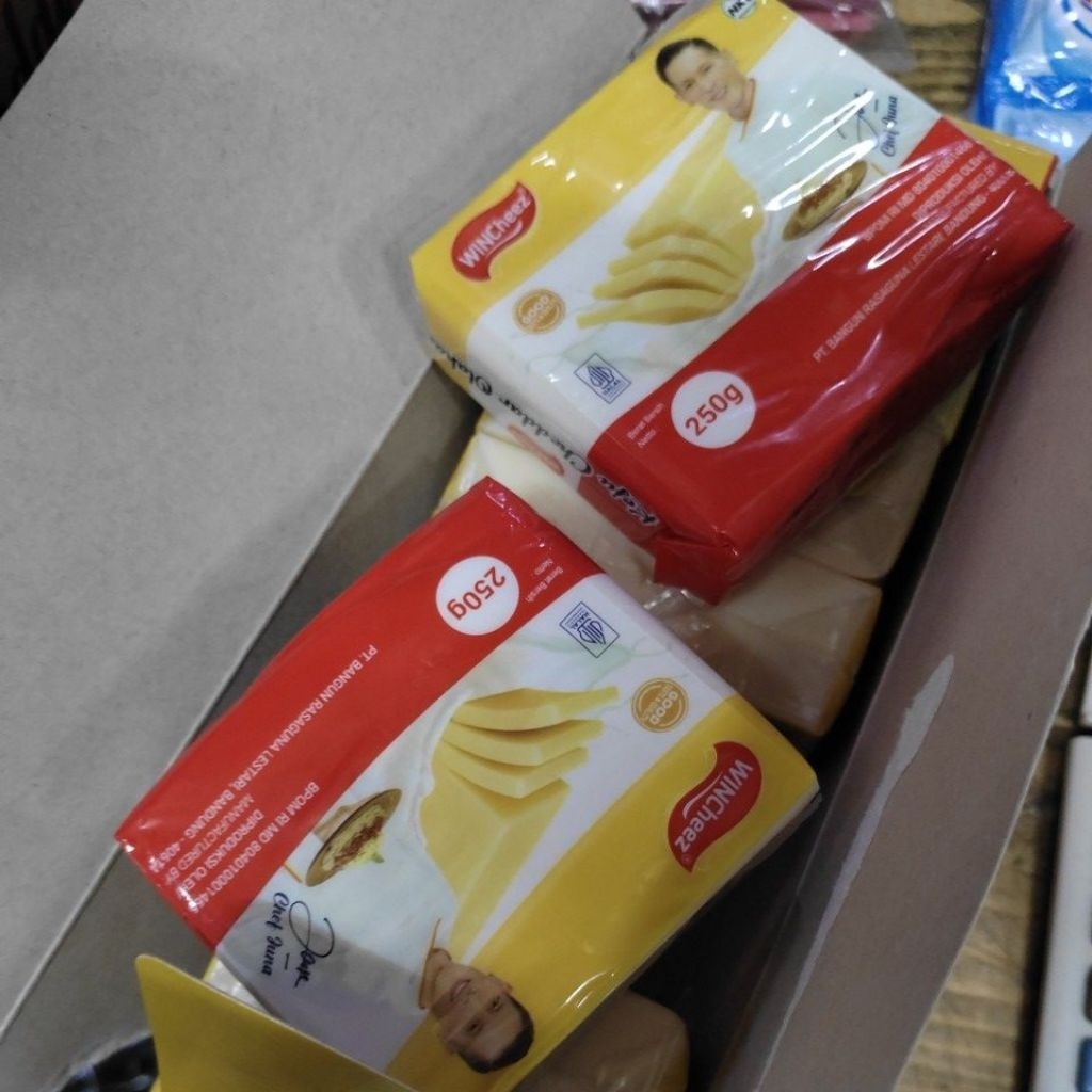 

KEJU WINCHEEZ KEMASAN 250 GRAM (1 BLOK) 8X250GRAM