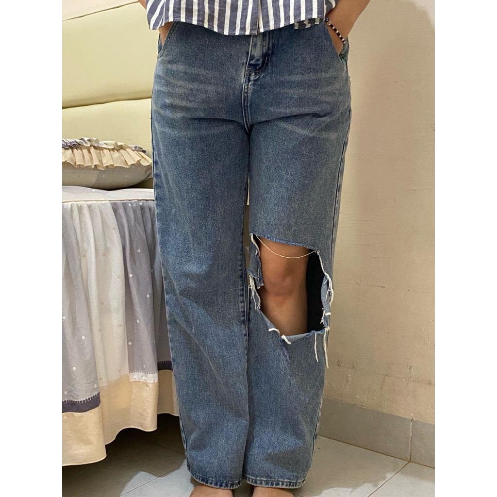 (Preloved) Ripped Jeans