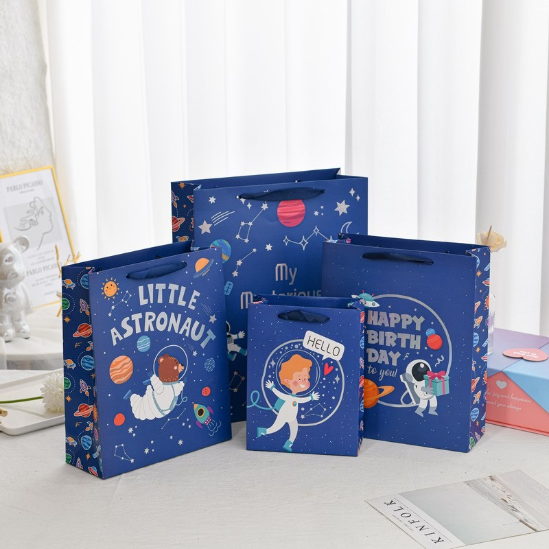 

Paper Bag Astronaut for Goodie Bag and Birthday Souvenir