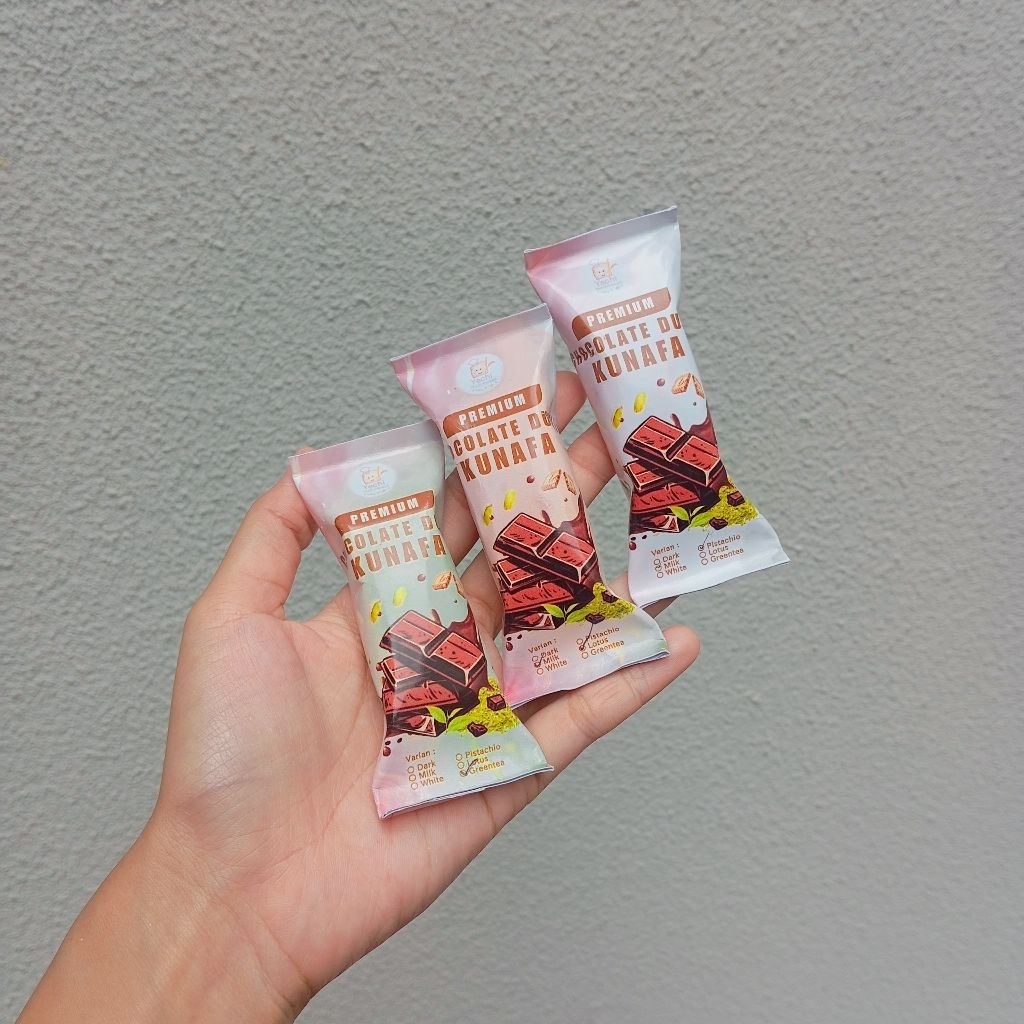 

Chocolate Dubai Kunafa Pistachio - Extra Small Coklat Dubai Kunafa Pistachio 15gr - Yechi Bakery