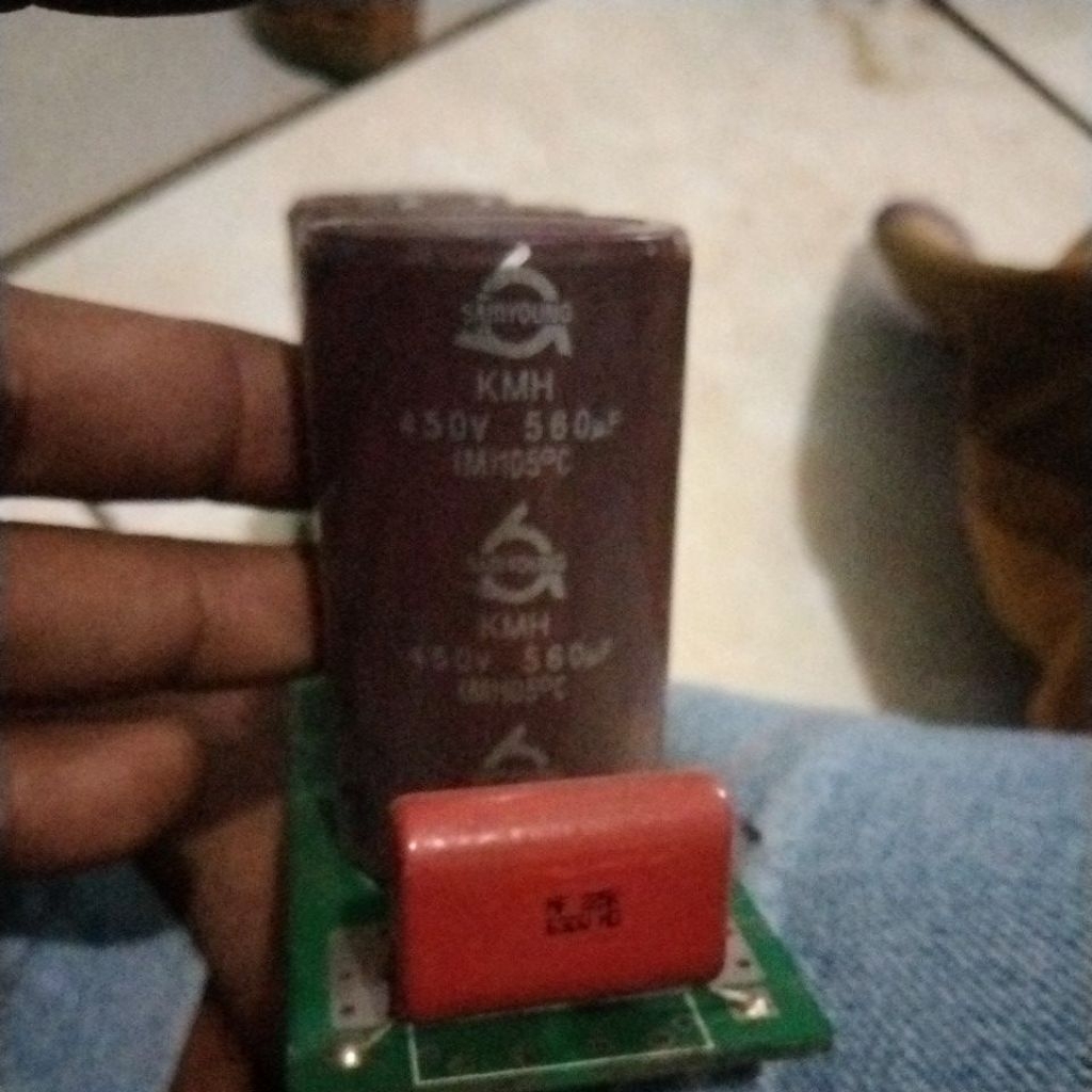 ELKU 400V 560UF T 6.5CM D 3.5CM isi 4biji