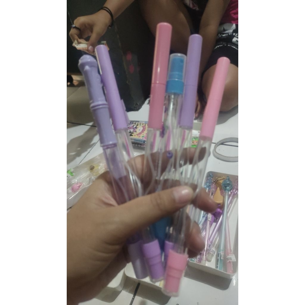 

pulpen karakter eceran random