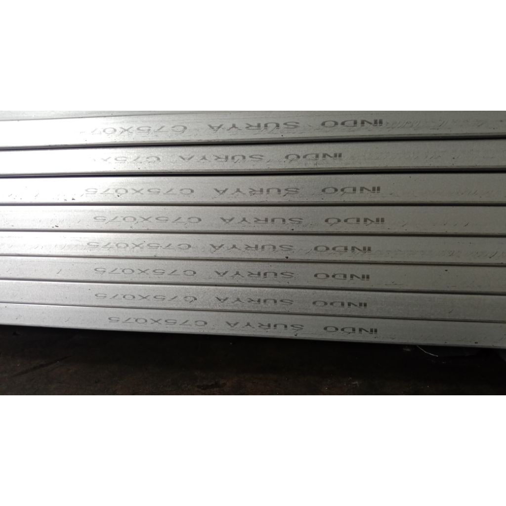 pemasangan atap baja ringan dan bongkar  pasang