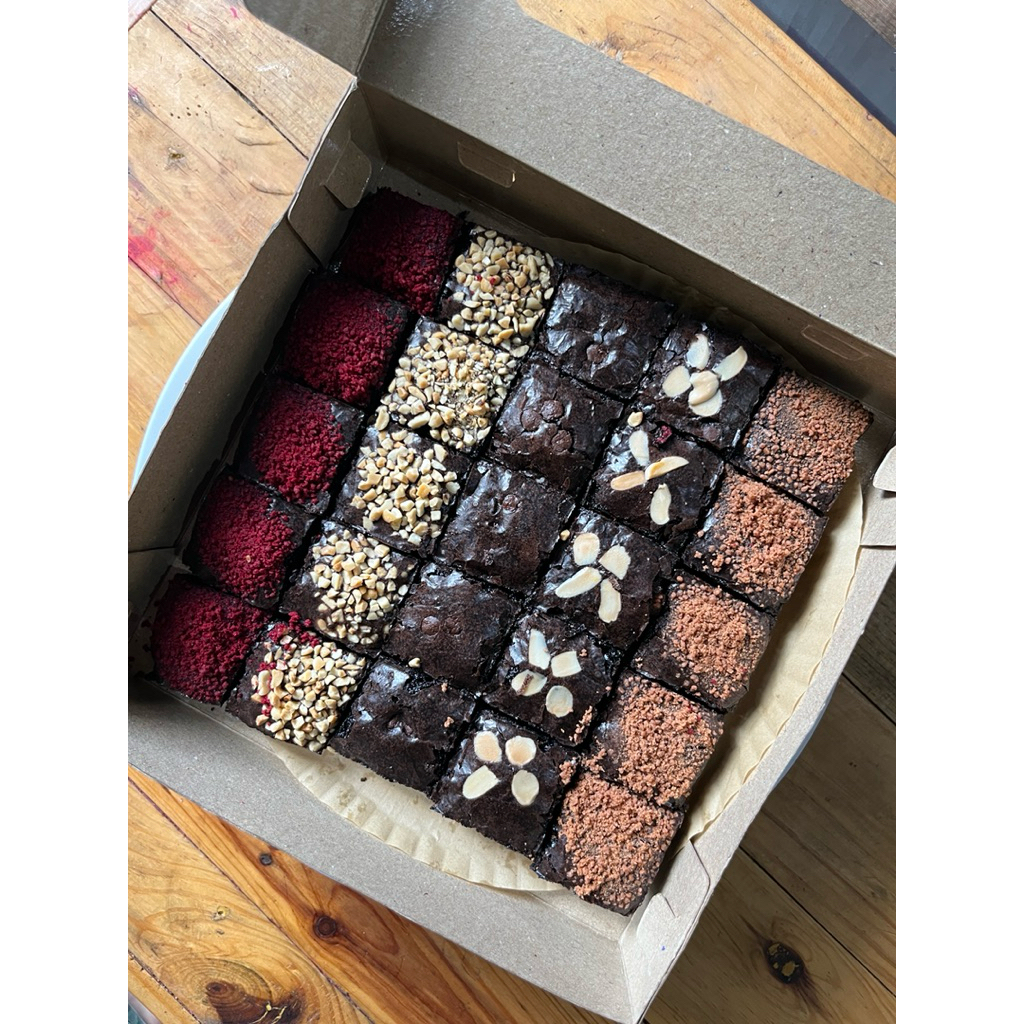 

(large) fudgy brownies foodbyle.sya