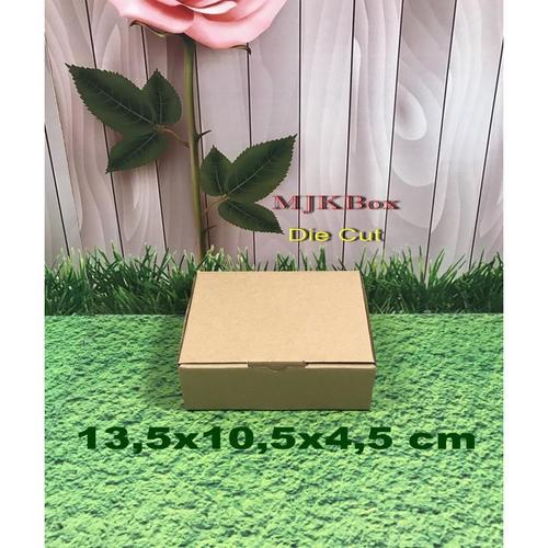 

Kardus Karton Uk, 13,5x10,5x4,5 cm..Die Cut packing kue-aksesoris-dll