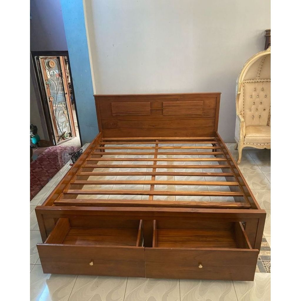 Dipan Laci/Dipan minimalis