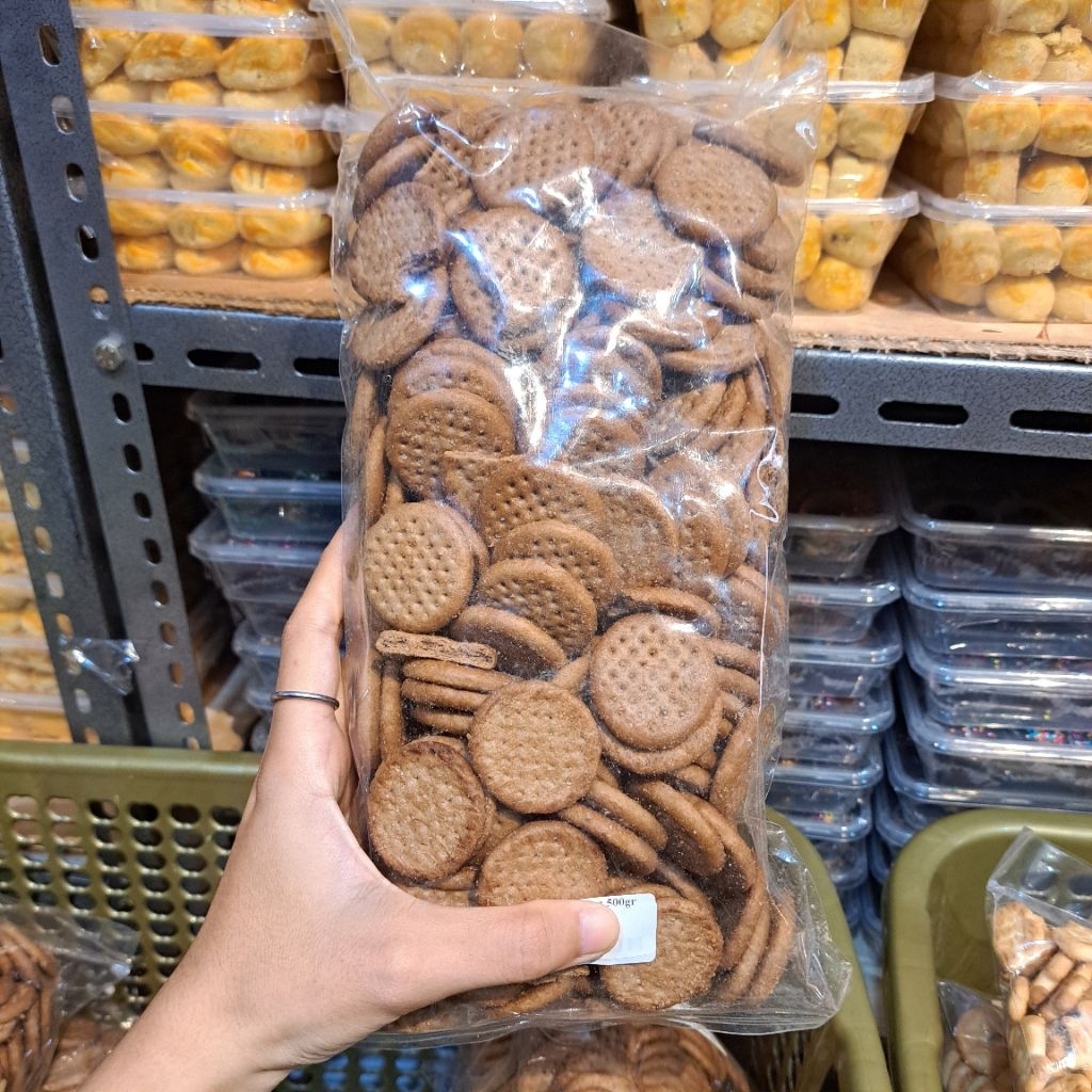 

Biskuit aneka rasa (coklat, vanilla, kelapa)
