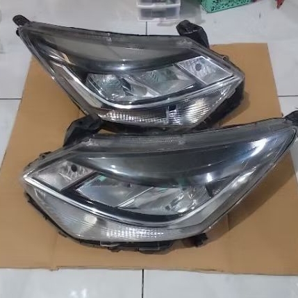 head lamp lampu depan Sigra Calya facelift original