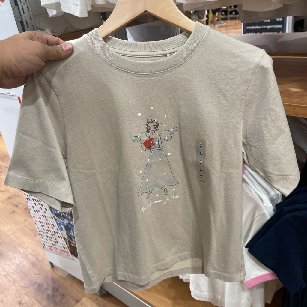 Tshirt Uniqlo Woman AI YAZAWA lengan pendek