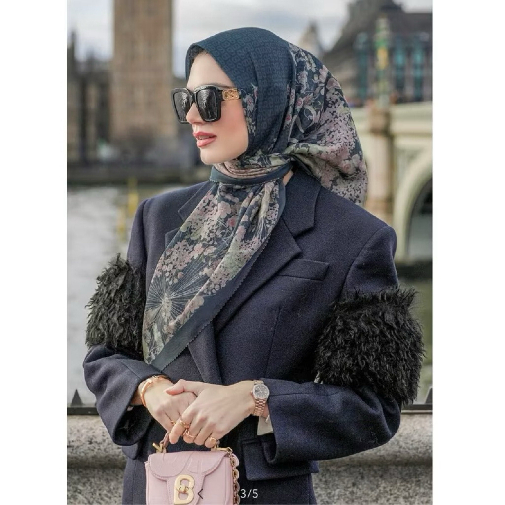 Preloved Buttonscarves British 2 - Midnight Split 345k