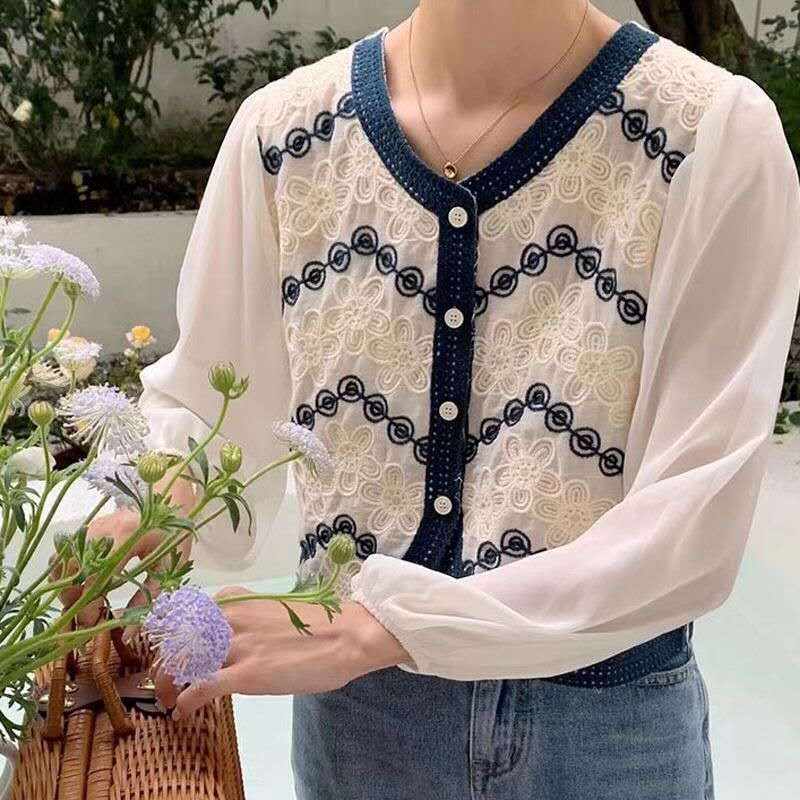 Blus Rajut Bordir Elegan Lengan Panjang Kombinasi Renda Vintage