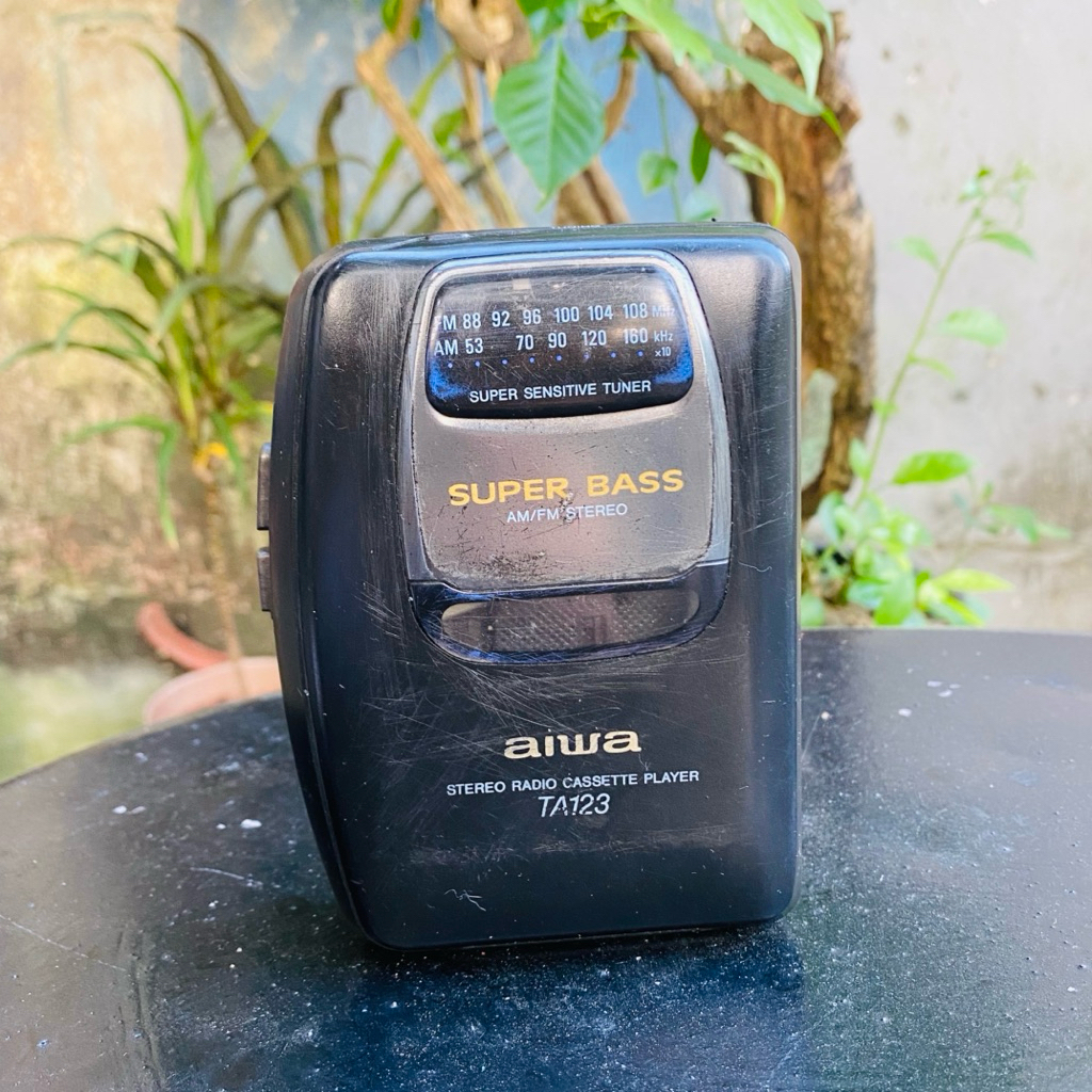 Walkman AIWA TA123 – Radio Kaset Jadul dengan Sentuhan Super Bass, Cocok untuk Pajangan Retro