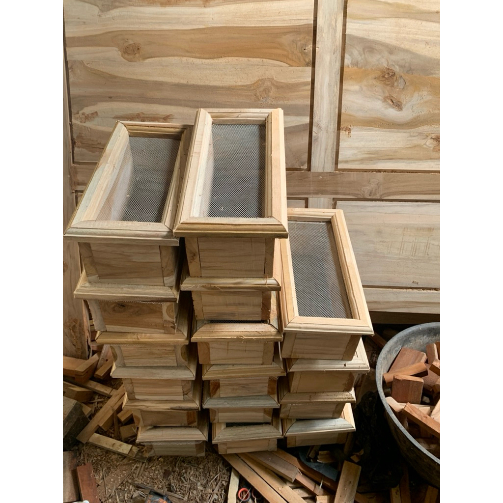 Loster Fentilasi Kayu Kawat Nyamuk Langsung Pengerajin Ukuran tinggi 33cm, lebar 16cm, dan panjang 1