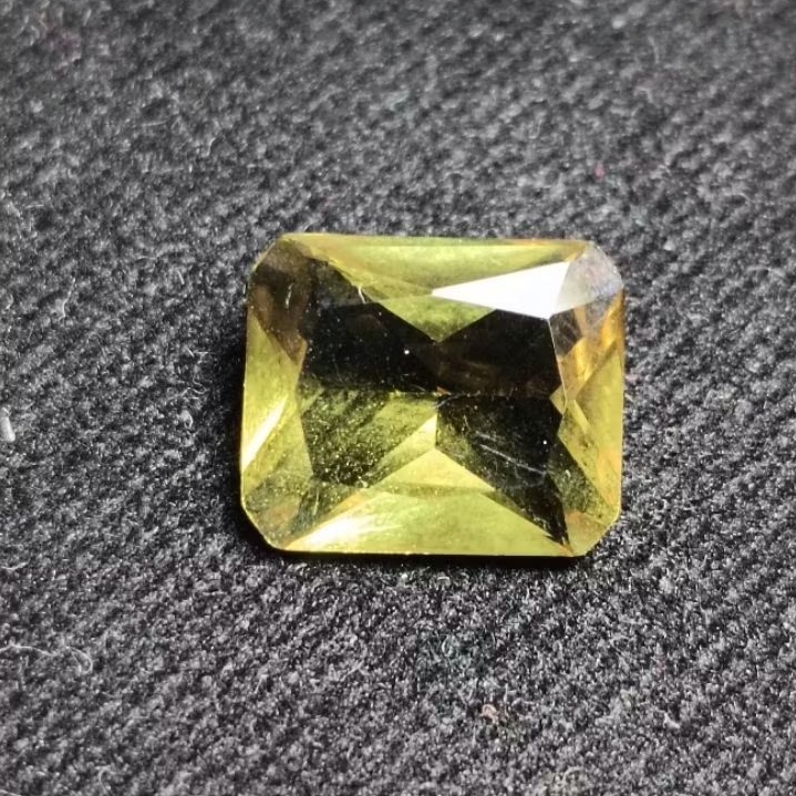 Batu Permata Zultanite , Cutting Kotak , Natural