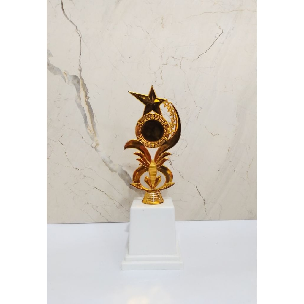 PIALA JUARA KELAS PIALA KEJUARAAN LOMBA