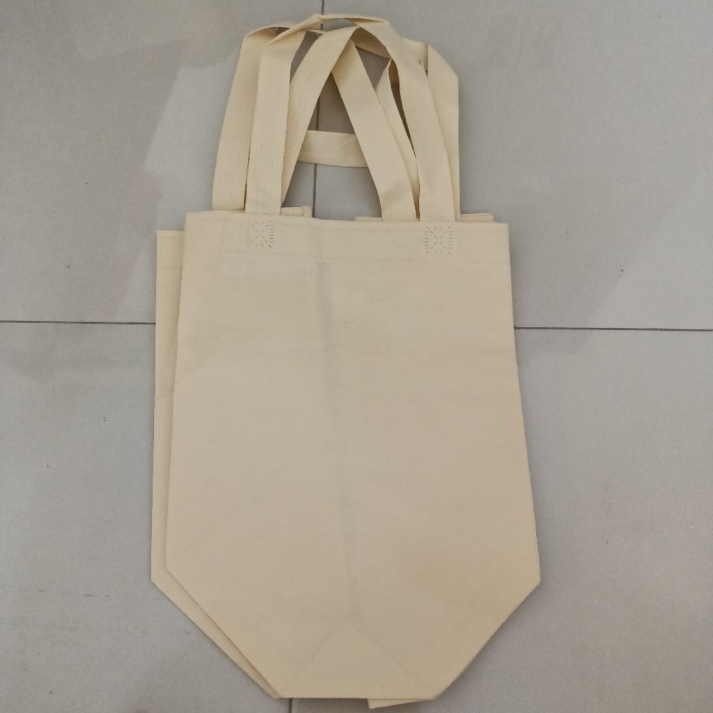 

Tas belanja tas spunbon spounbond polos cream 24x24x21cm