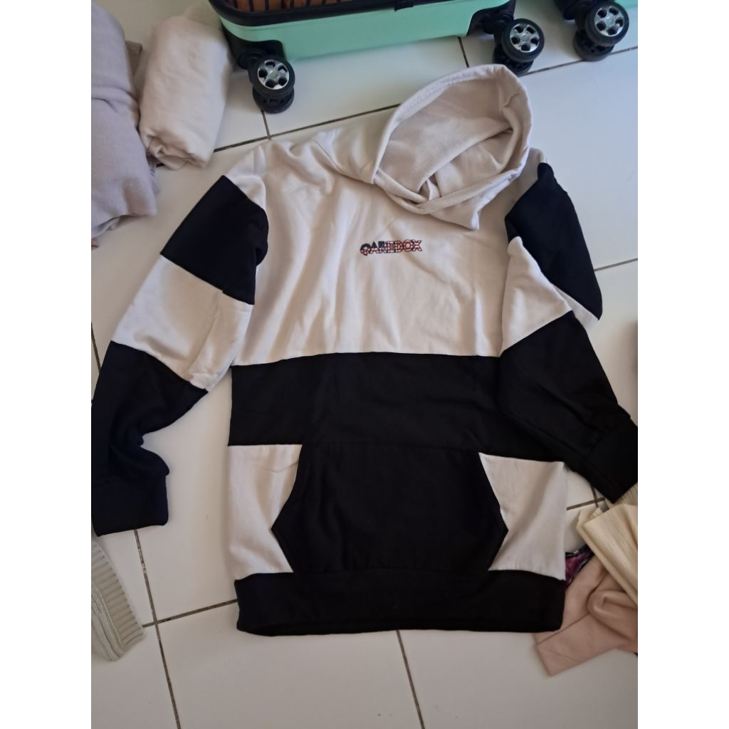 PL Hoodie Hitam Putih