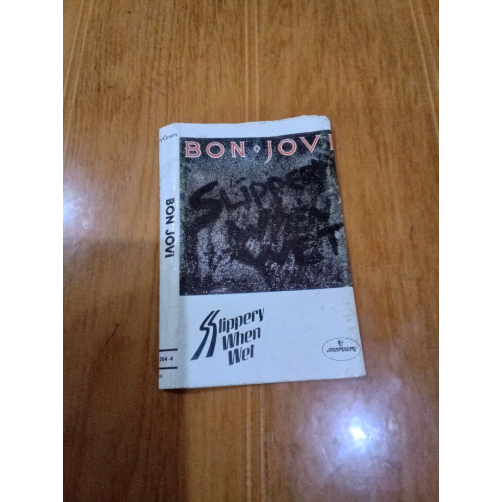 hanya cover kaset bon jovi - slippery when wet | tanpa kaset