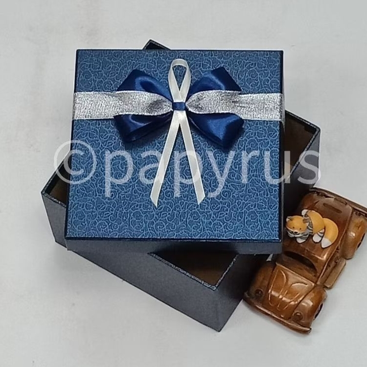 

PAPYRUS 17,5x17,5 Tinggi 10cm Kotak Kado Gift Box V2