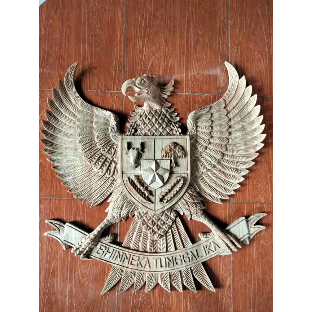 UKIRAN REPLIKA GARUDA PANCASILA KAYU JATI