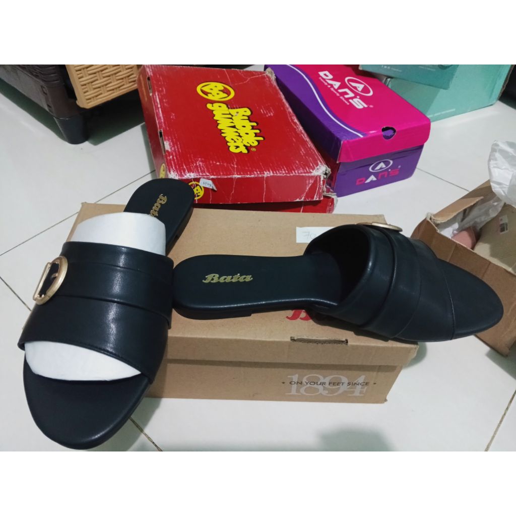 sendal Bata