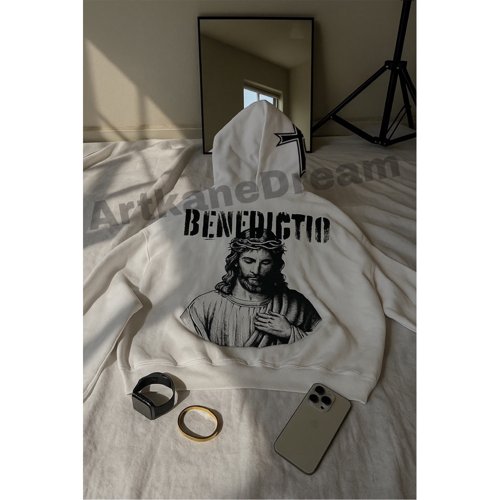 Hoodie Boxy BENEDICTIO JESUS White Version