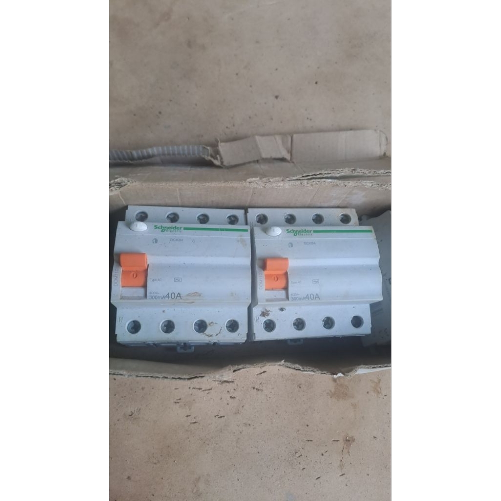 ELCB 40A schneider 4p 300ma
