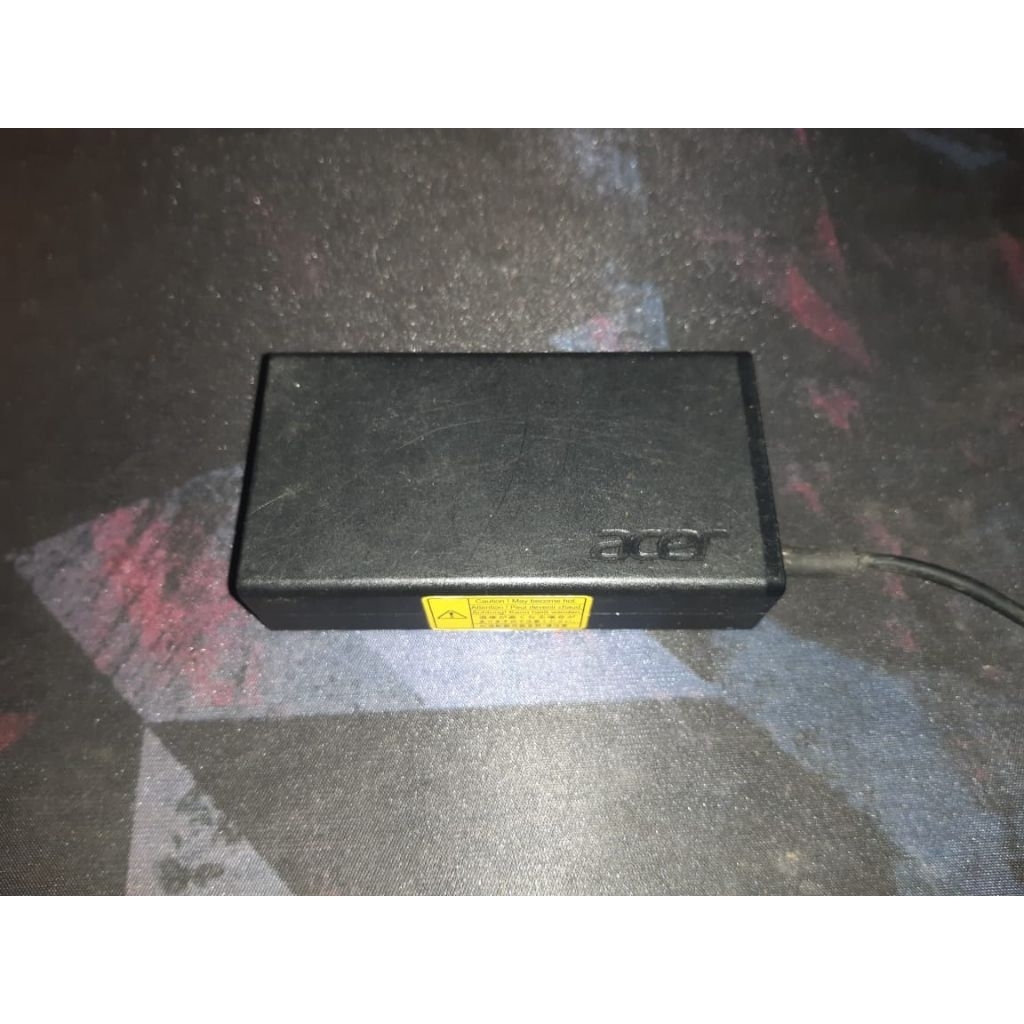Charger Laptop Acer Swift 3 I5 gen 8 atau colokan kecil