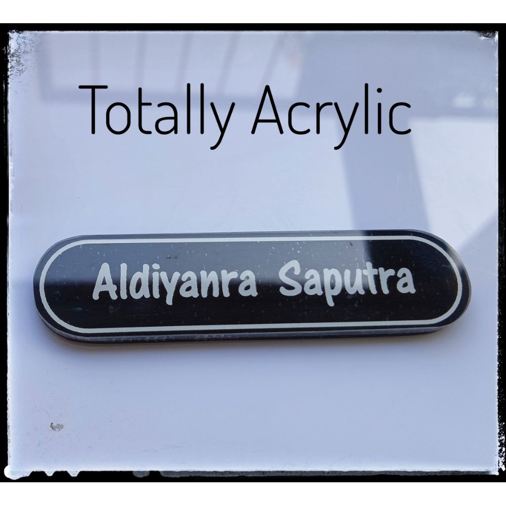 

Name Tag - Papan Nama Dada - Totally Double Acrylic - PILIHAN 3 - Pengait Peniti dan Magnet