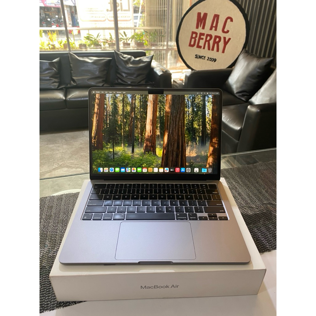 Second MacBook Air 13 inch M3 2025 Gray