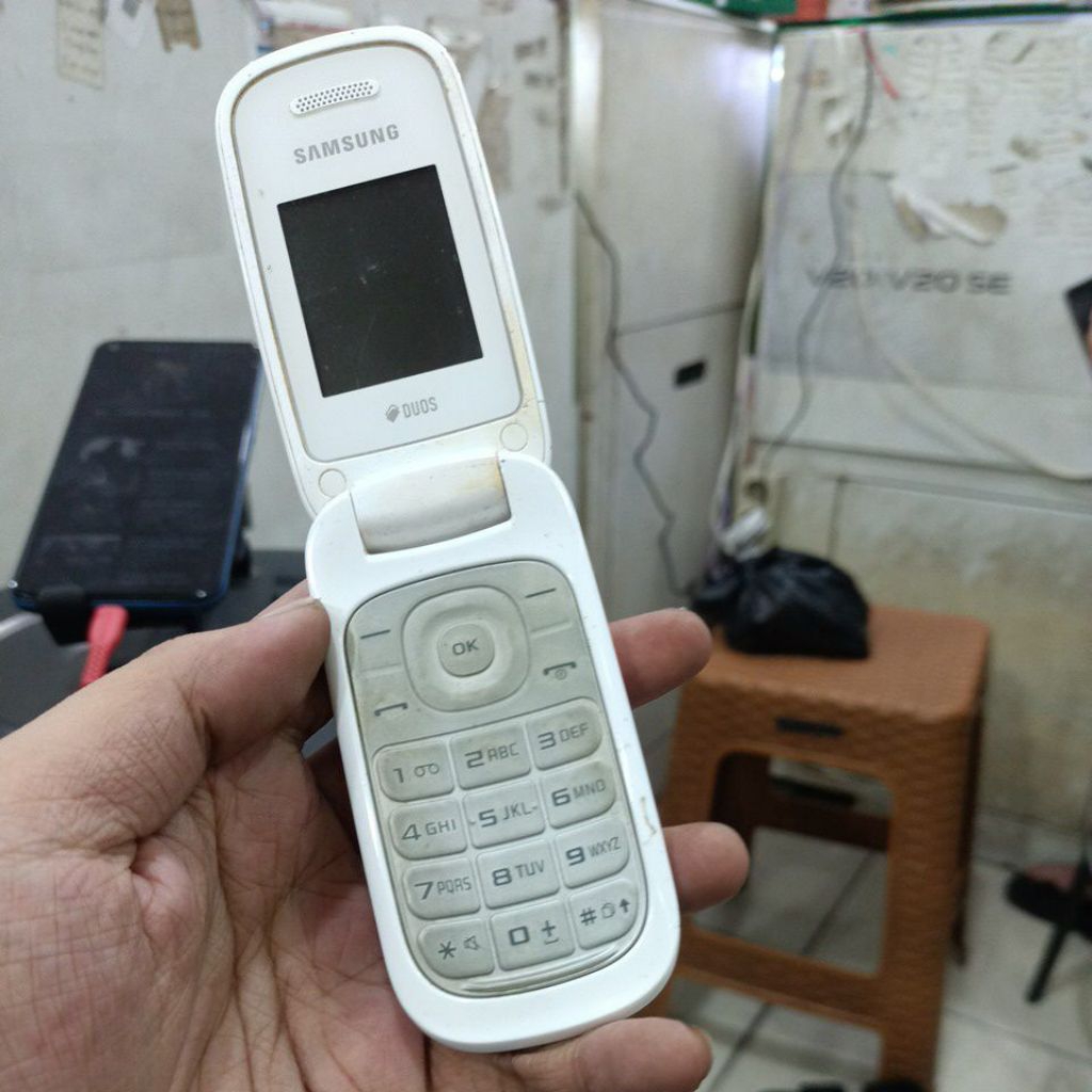 second Samsung lipat E1217