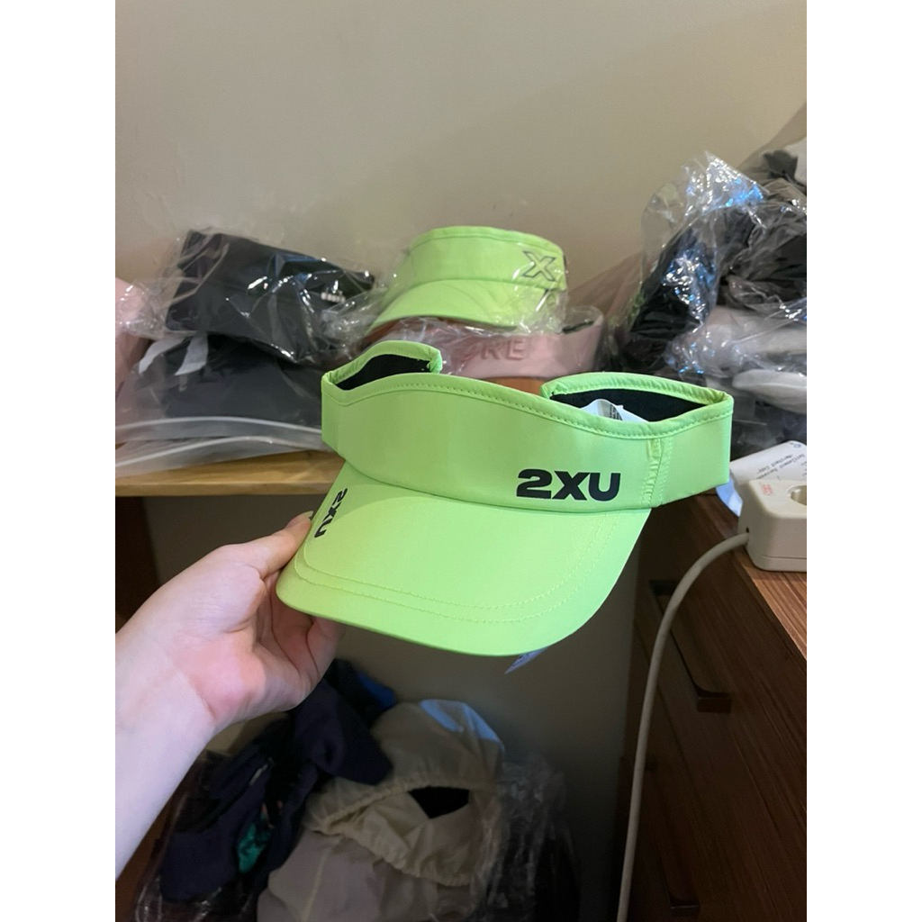 2XU ORIGINAL Running Visor Cap/Topi Olahraga Neon Hijau