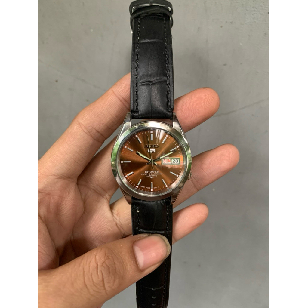 Jam Tangan Seiko 5 Sport Dark Chocolate Dial Caliber 7009 Movement