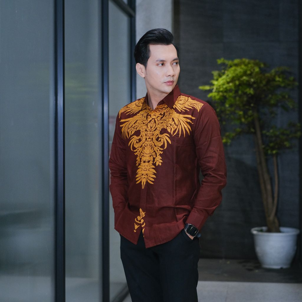 BATIK BOLO DEWO Motif Mahkota Merah Hem Atasan Kemeja Baju Batik Pria
