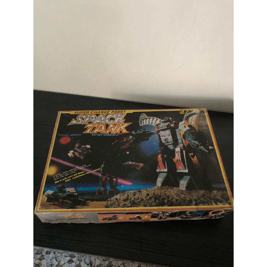 Space tank super change robot ( transformer D1 omega supreme bootleg omegatron mechabot )