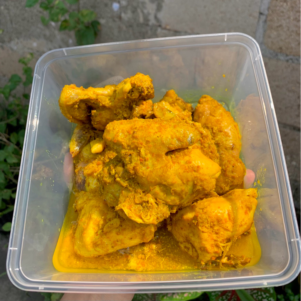 

Ayam ungkep bumbu kuning isi 8 Potong