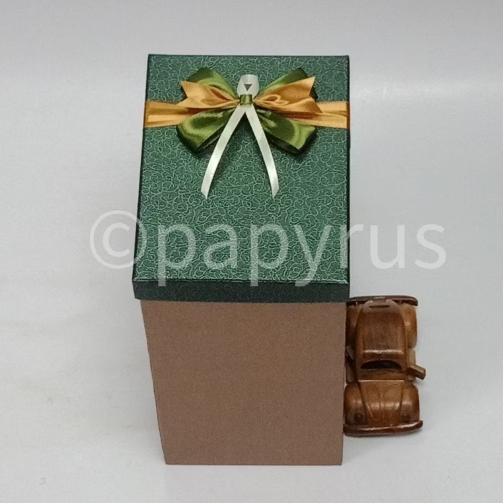 

PAPYRUS Kombinasi 15x20 Tinggi 30cm Kotak Kado Gift Box V2
